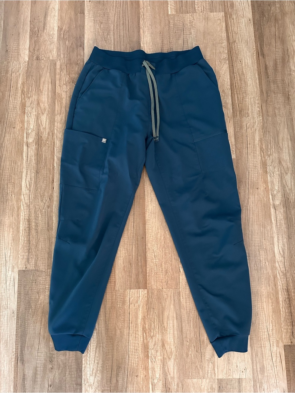 Fabletics scrub top + joggers set Caribbean blue size L - Picture 7 of 9